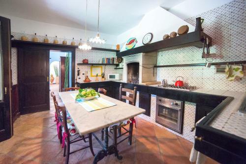 Lequile Villa Sleeps 11 With Pool Air Con And Wifi