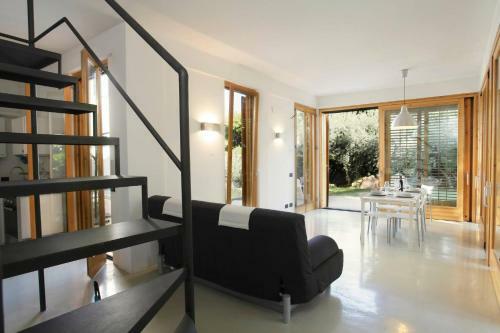 Villa With Poolgarden Near The Sea