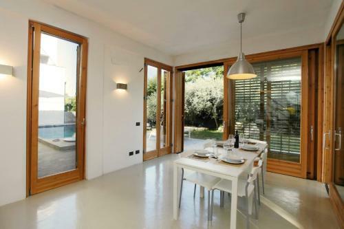 Villa With Poolgarden Near The Sea