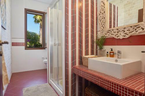 Marinella Villa Sleeps 8 Pool Air Con Wifi