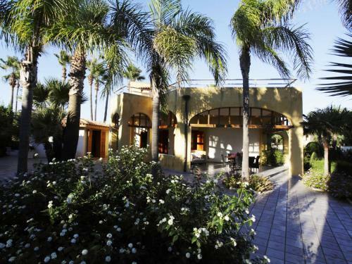 Spacious Villa With Garden In Marsala Sicily