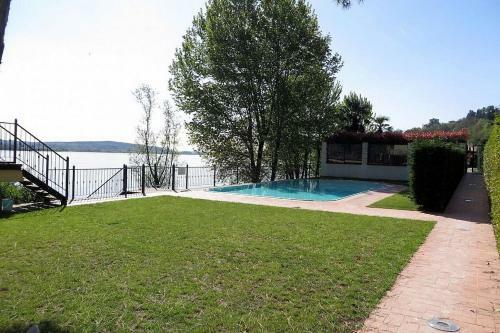 Meina Villa Sleeps 4 Pool Wifi