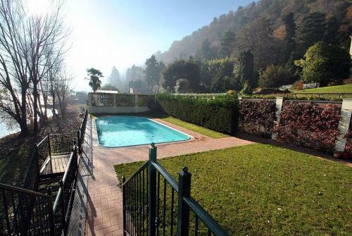 Meina Villa Sleeps 4 Pool Wifi