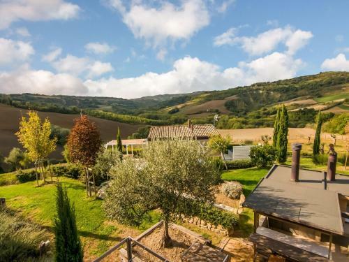 Serene Holiday Home In Montefiore Conca With Jacuzzi