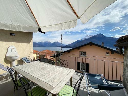 Independent Stone House With Lake View