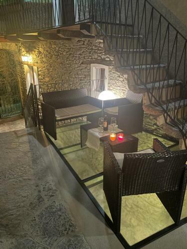 Independent Stone House With Lake View