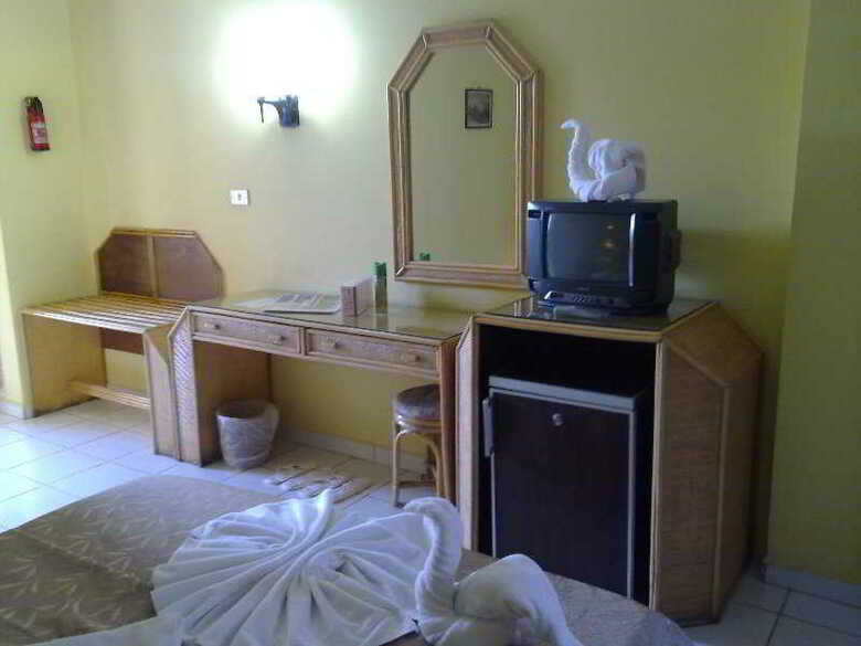 Gaddis Luxor Hotel, Suites And Apartments