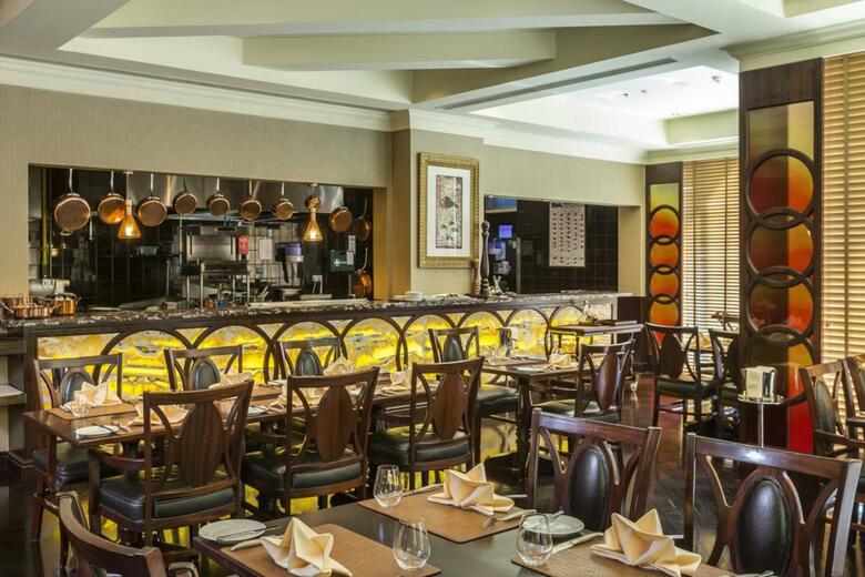Hotel Al Bustan Rotana