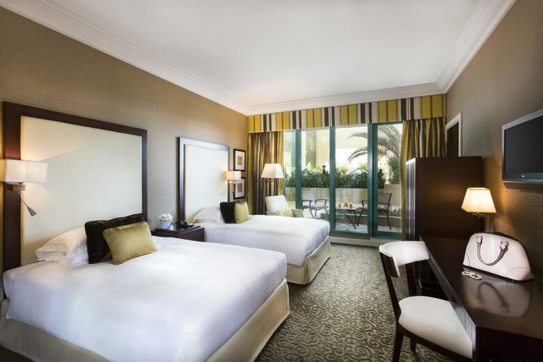 Hotel Al Bustan Rotana