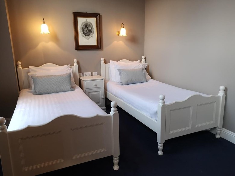 Hostal O�neills Victorian Pub & Townhouse