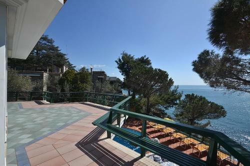 Marina Del Cantone Villa Sleeps 14 Pool Air Con