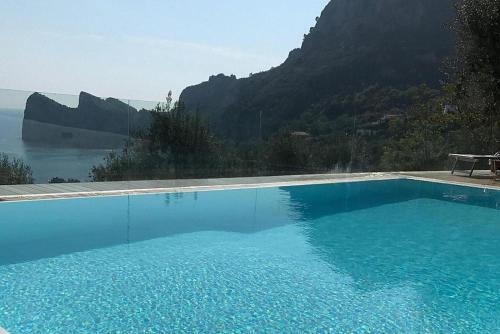 Sirenuse Villa Sleeps 8 Pool Air Con Wifi