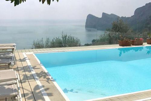 Sirenuse Villa Sleeps 14 Pool Air Con Wifi
