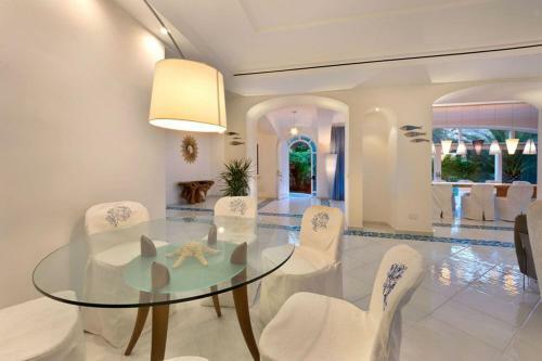 Nerano Villa Sleeps 10 With Pool Air Con And Wifi