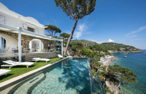 Nerano Villa Sleeps 12 With Pool Air Con And Wifi