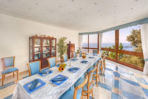 Marina Del Cantone Villa Sleeps 22 Pool Air Con