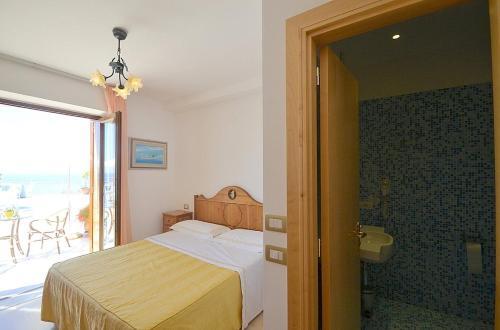 Marina Del Cantone Villa Sleeps 22 Pool Air Con