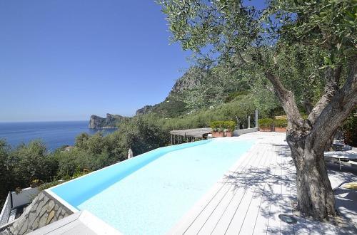 Marina Del Cantone Villa Sleeps 22 Pool Air Con