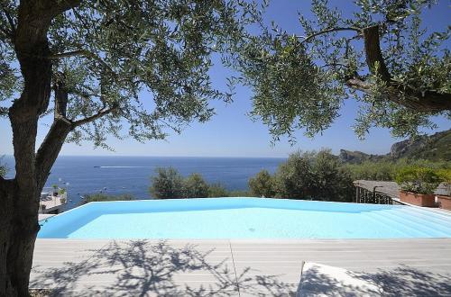Marina Del Cantone Villa Sleeps 22 Pool Air Con
