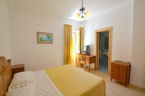 Marina Del Cantone Villa Sleeps 22 Pool Air Con