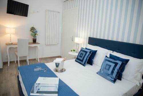 Hostal Porta Aragonese Luxury Rooms