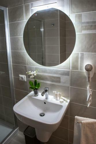 Hostal Porta Aragonese Luxury Rooms