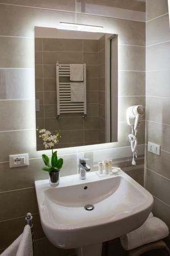 Hostal Porta Aragonese Luxury Rooms