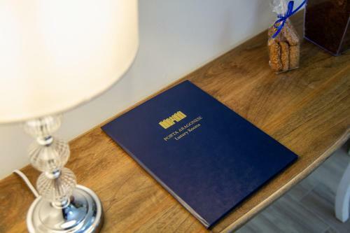 Hostal Porta Aragonese Luxury Rooms
