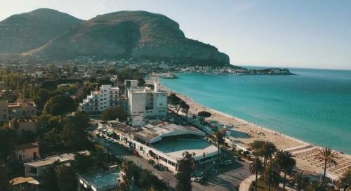 Mondello Sea View Beach Apartment