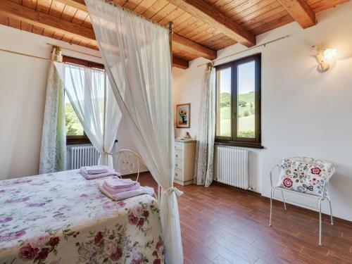 Stylish Villa In Piandimeleto With Swimming Pool