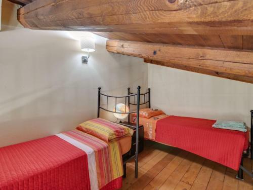 Stylish Villa In Piandimeleto With Swimming Pool