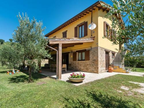 Stylish Villa In Piandimeleto With Swimming Pool