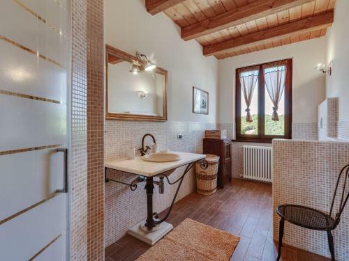 Stylish Villa In Piandimeleto With Swimming Pool