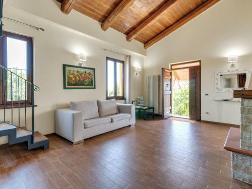 Stylish Villa In Piandimeleto With Swimming Pool