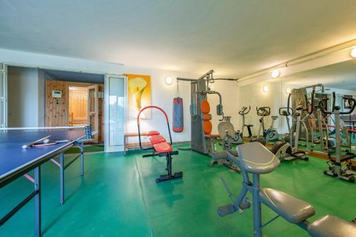 Segromigno In Monte Villa Sleeps 14 With Pool And Air Con