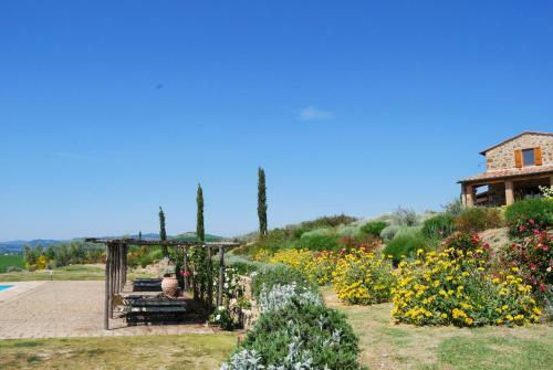 Pienza Villa Sleeps 8 With Pool And Air Con