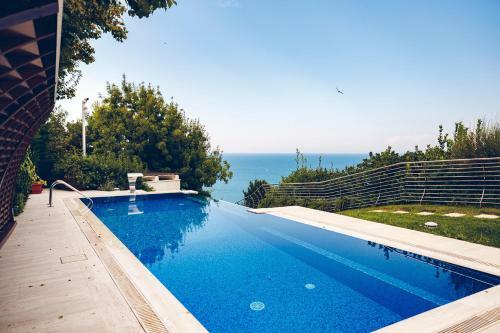 Pietra La Croce Villa Sleeps 8 With Pool And Air Con