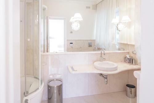 Pietra La Croce Villa Sleeps 8 With Pool And Air Con