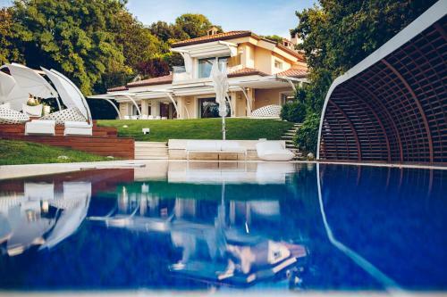Pietra La Croce Villa Sleeps 8 With Pool And Air Con