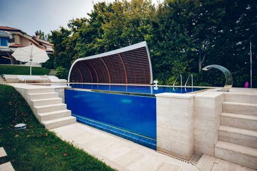 Pietra La Croce Villa Sleeps 8 With Pool And Air Con