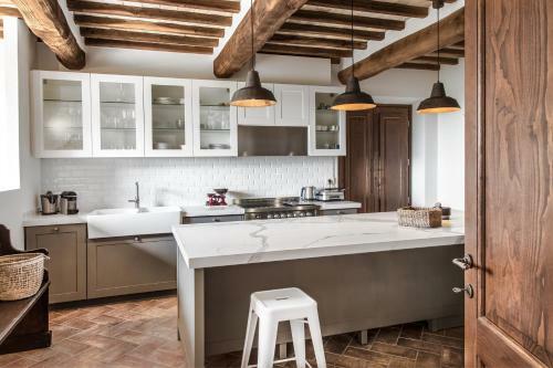 Poggioferro Villa Sleeps 8 With Pool And Air Con