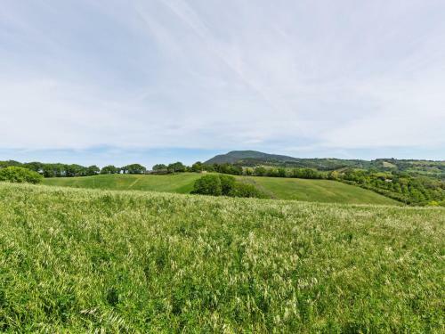Traditional Villa In Varano With Private Garden
