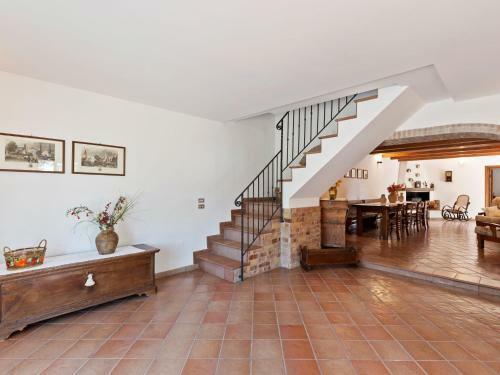 Traditional Villa In Varano With Private Garden