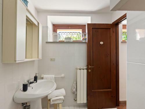 Traditional Villa In Varano With Private Garden