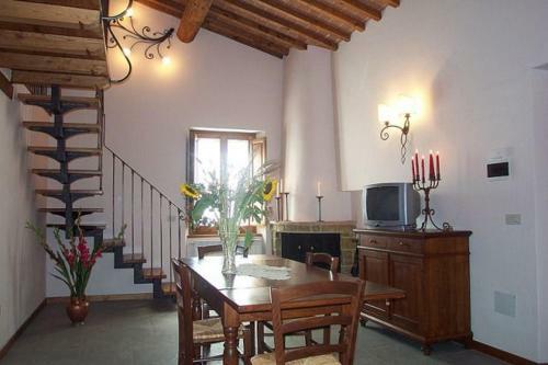 Ponte A Poppi Apartment Sleeps 6 With Pool
