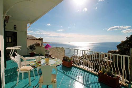 Positano Villa Sleeps 2 Air Con Wifi
