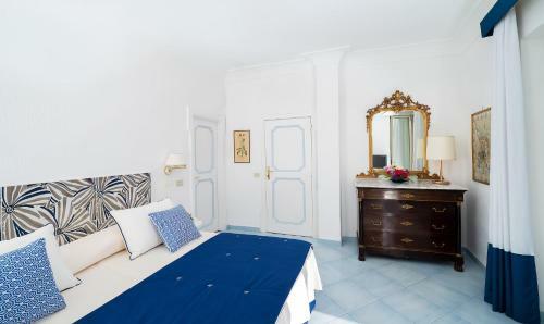 Villa In Positano Sleeps 8 With Pool Air Con And Wifi