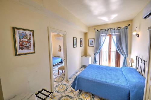 Praiano Villa Sleeps 8 Air Con Wifi