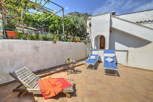 Praiano Villa Sleeps 6 Air Con Wifi
