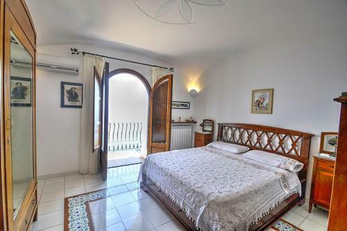 Praiano Villa Sleeps 6 Air Con Wifi